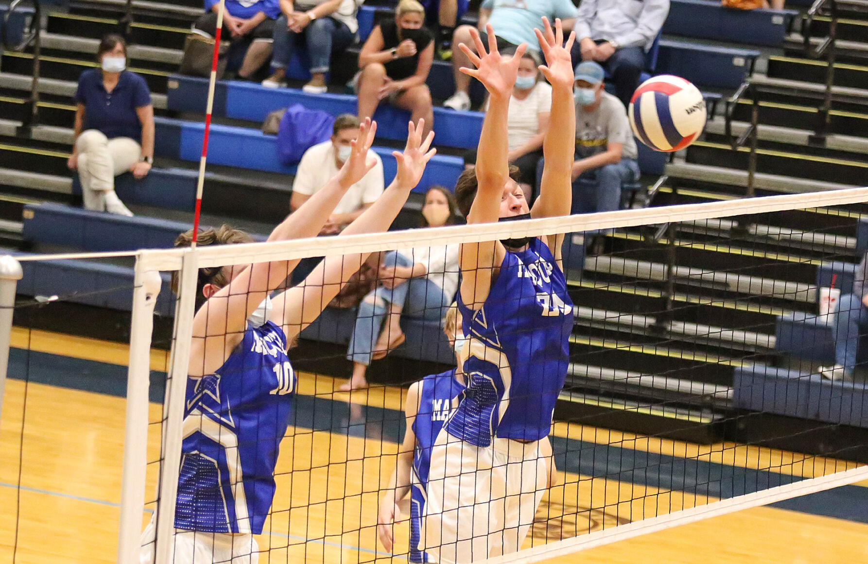 Belleville East vs. Alton Marquette boys volleyball